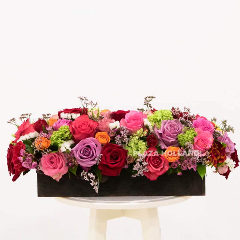 AR 05 Mixed rose colour lung and low arrangement