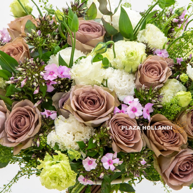 2 L close up of flower bouquet