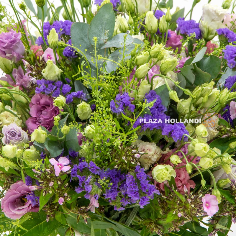 3.1 L close up flower bouquet