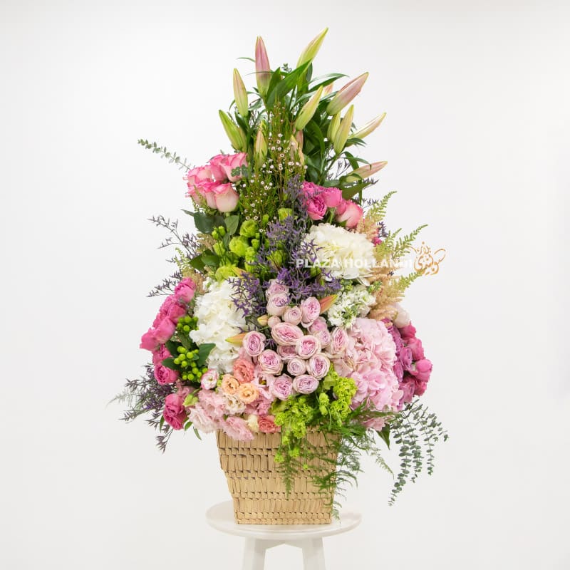 1 A Perfect Basket Arrangement - Plaza Hollandi