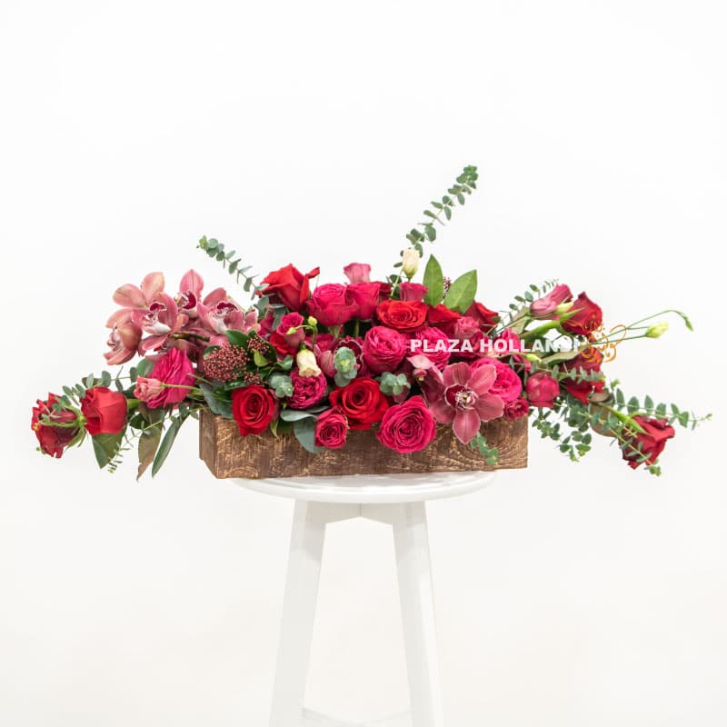 4 Loose flower arrangement in a wooden box