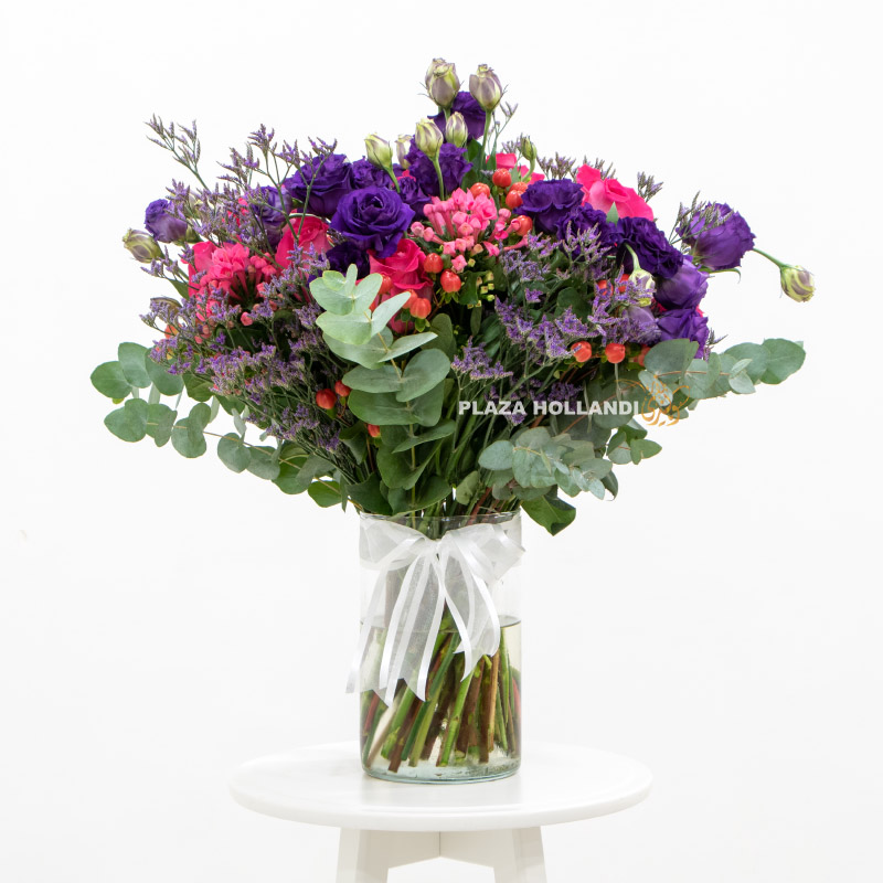 1 Purple flower bouquet in a vase