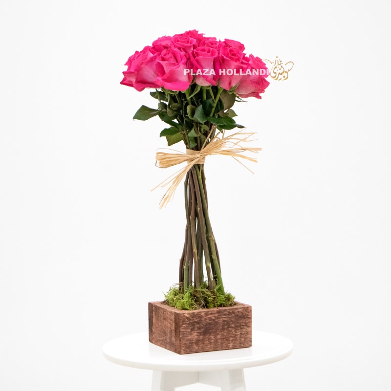 1 Pink roses in a box