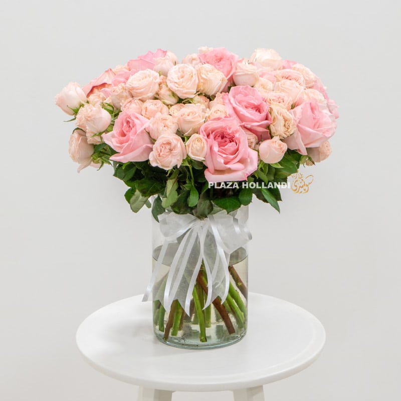 3.3 Pink roses in a glass vase
