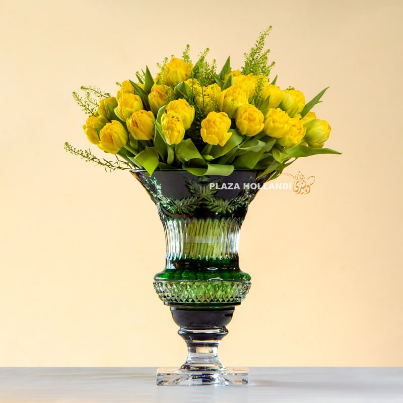 1.8 Crystal vase with yellow tulips