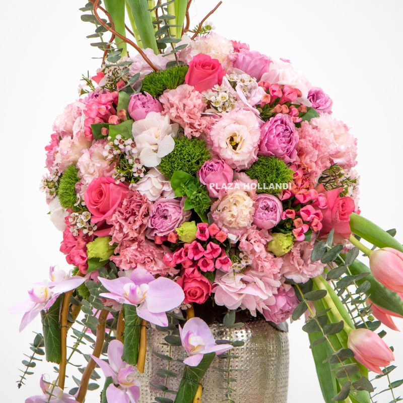 2.3 Pink and white luxurious flower design