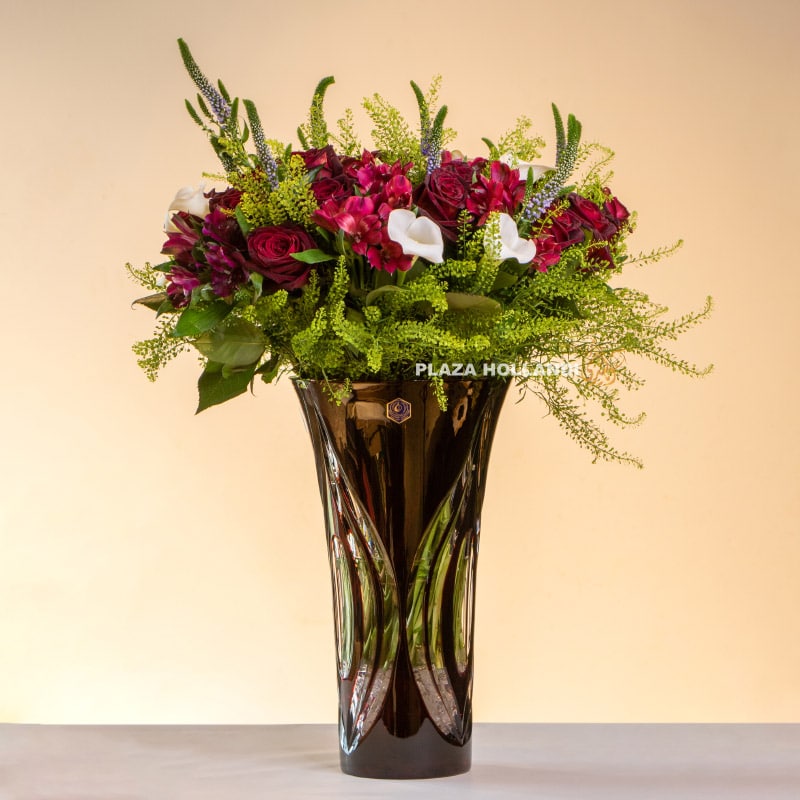 3 red roses and a crystal vase