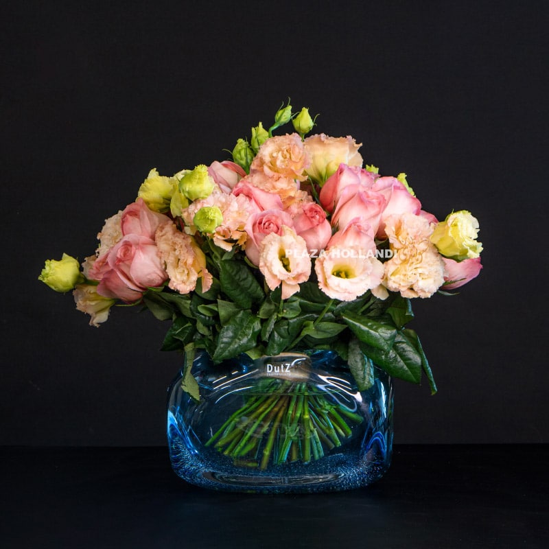 4 Dutz vase with pink eustoma
