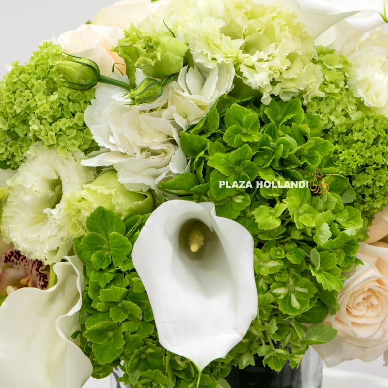 2.3 White and green flower arrangement
