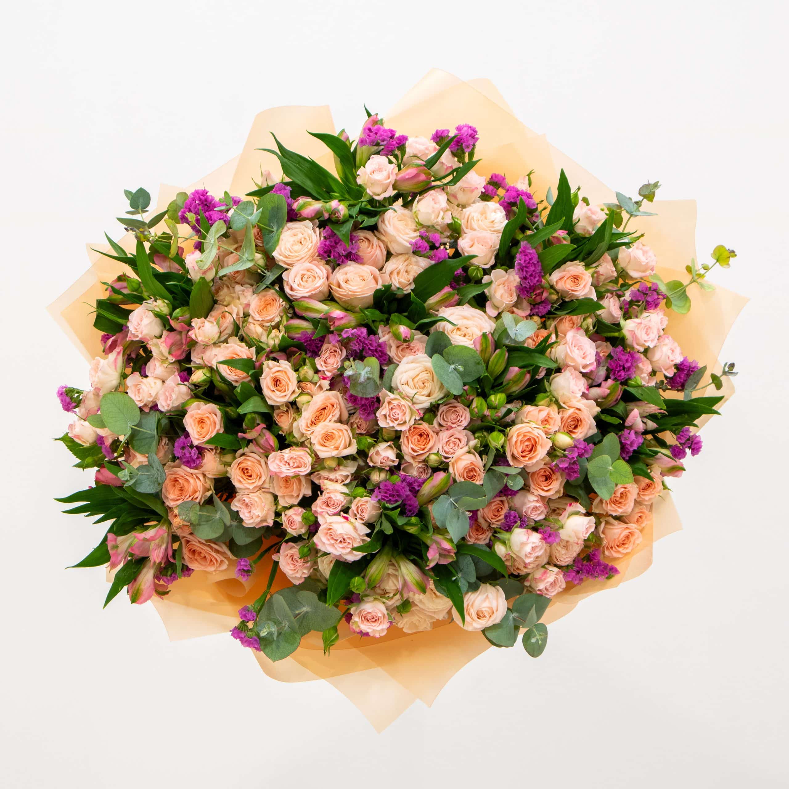 1.3 beautiful big bouquet of spray roses