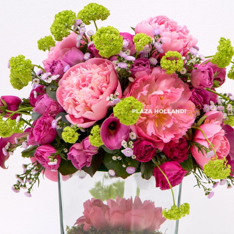 1.4 Dark pink peony design in a glass vase