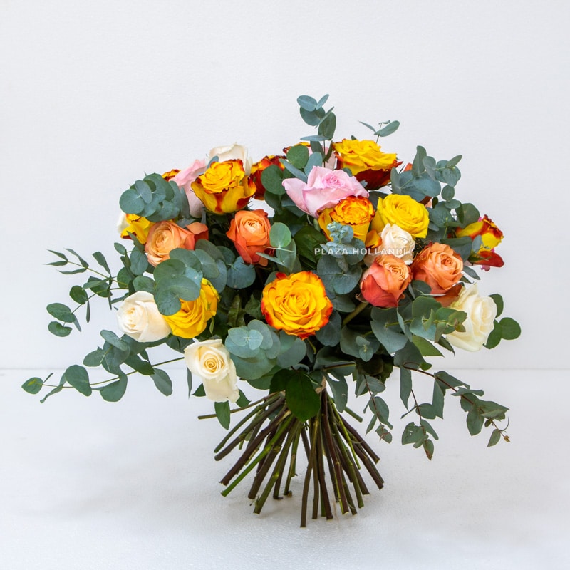 4 (4) mixed rose bouquet