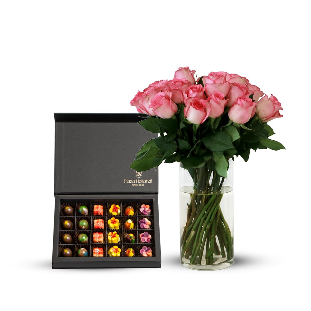 02 25 Sweet Unique Roses with Glass Vase and Chocolate