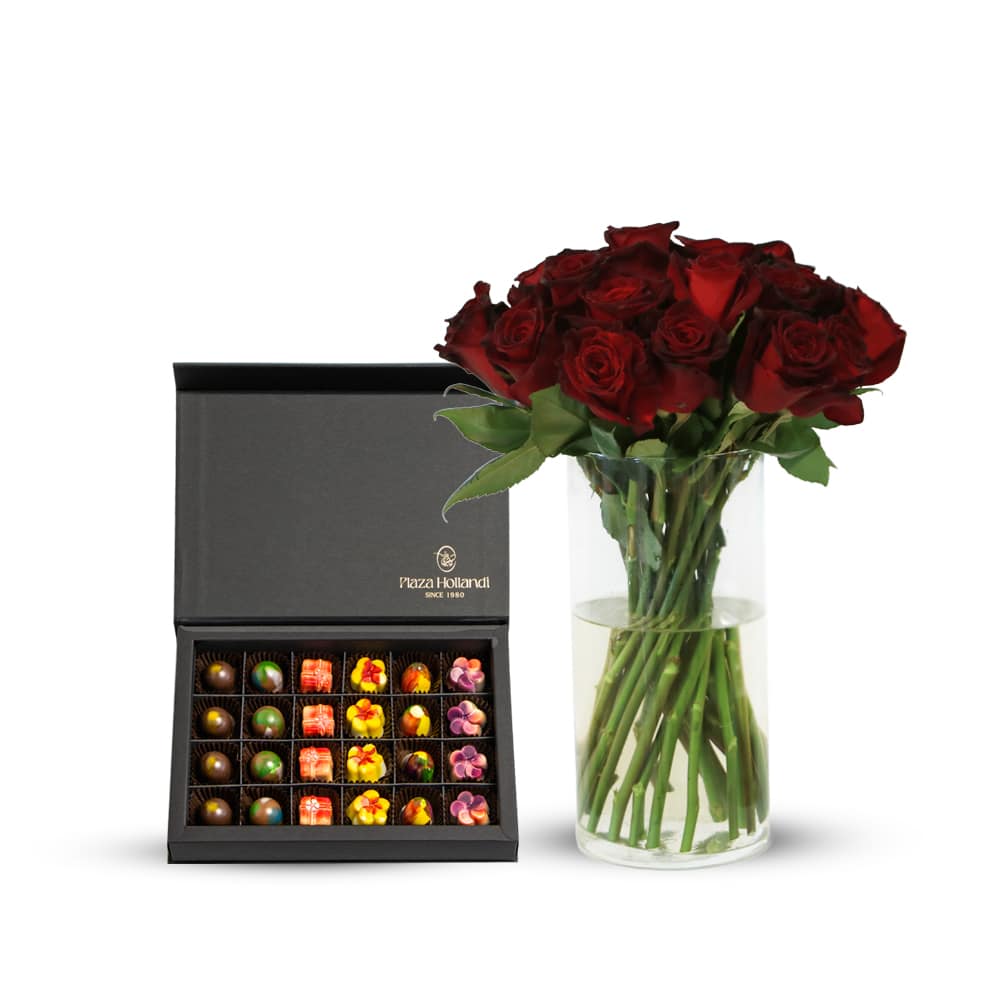 06 25 Black Baccara Roses with Glass Vase and Chocolate