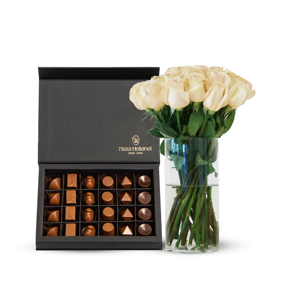 D 25 Quick Sand Roses with Glass Vase and Dessert Chocolate