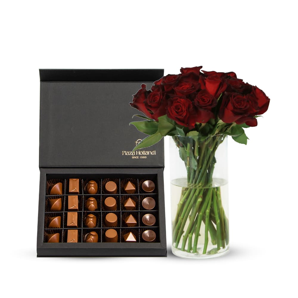 E 25 Black Baccara Roses with Glass Vase and Dessert Chocolate