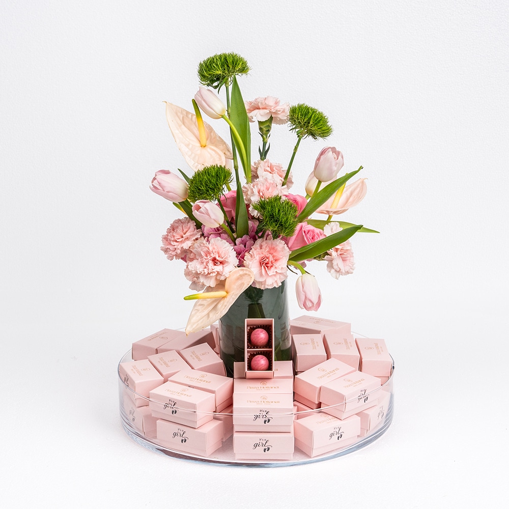 4.1new Baby Girl: Tulips with Crunchy Filled Chocolates