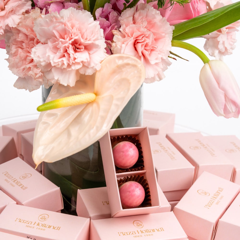 4.3new Baby Girl: Tulips with Crunchy Filled Chocolates