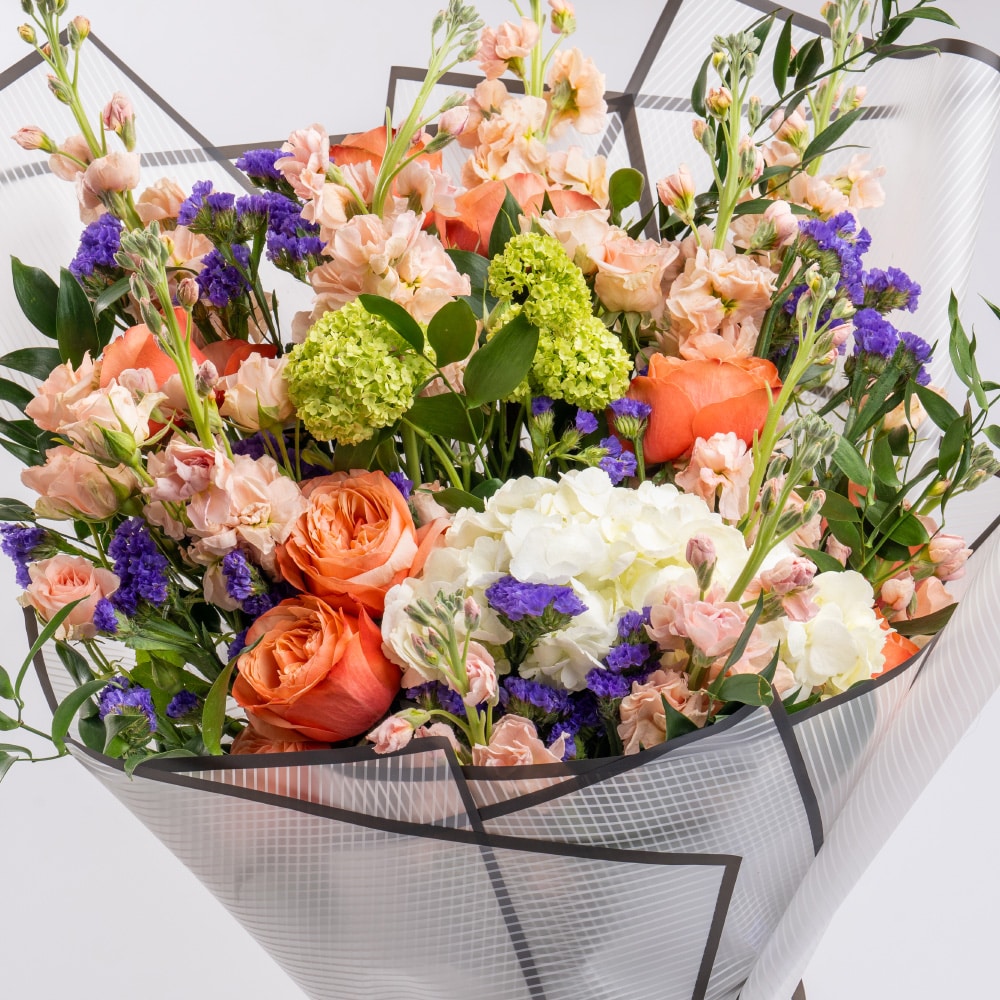 2.2 Green Harmony with Peach Roses