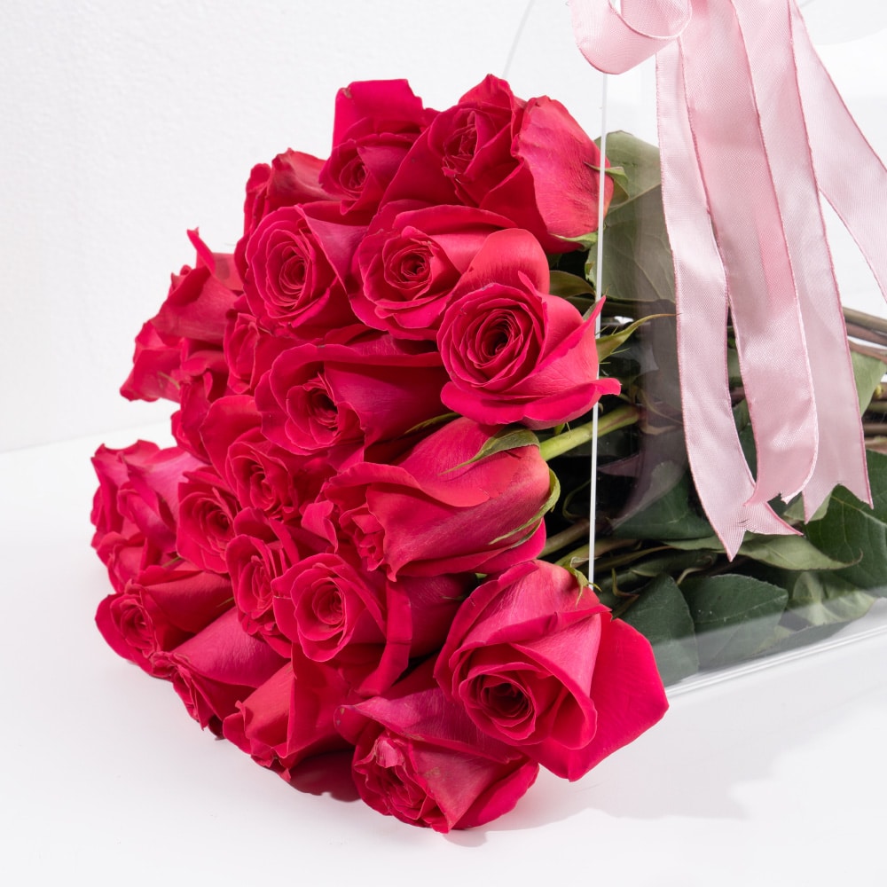 4.2 Rosy Elegance: Pink Roses in a Chic Gift Bag