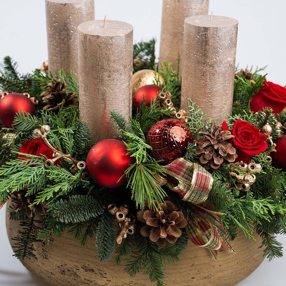 07 Christmas Table Centerpiece with Evergreens & Ornaments