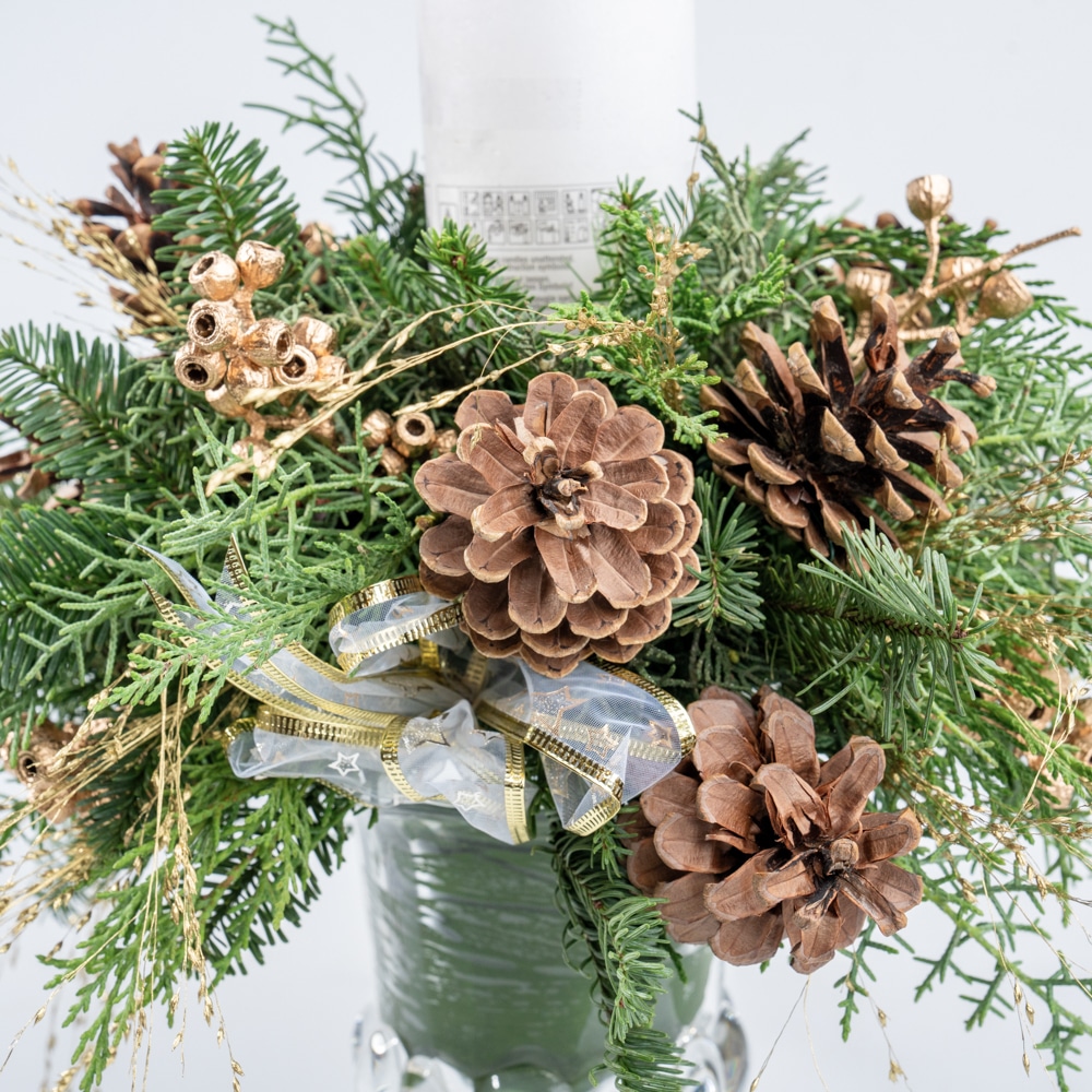 DSC05592 Centerpiece Arrangement with White Candle, Ornaments in Glass Vase