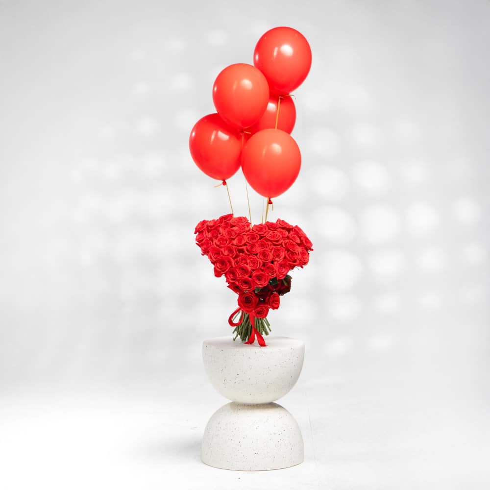 A6 Romantic Heart: Red Roses & Balloon Bouquet (H 50 cm)