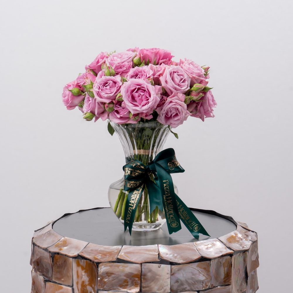 Light Purple Spray Roses in Stylish Glass Vase (20 cm) Light Purple Spray Roses in Stylish Glass Vase (20 cm)