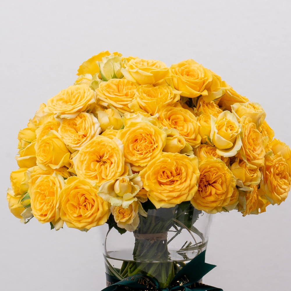 DSC07529-2 Yellow Spray Roses in Glass Vase - 23 CM