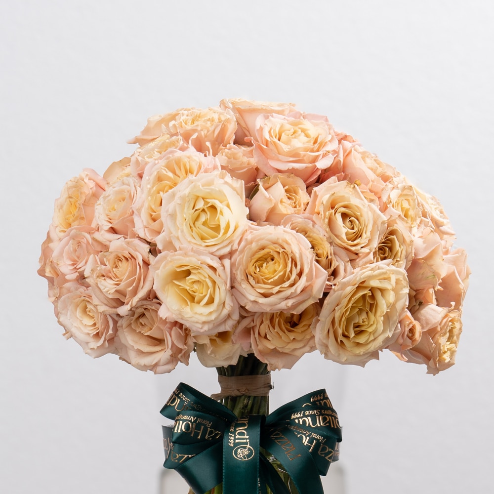 DSC07537-2 Peach Spray Roses in Stylish Glass Vase (30 cm)