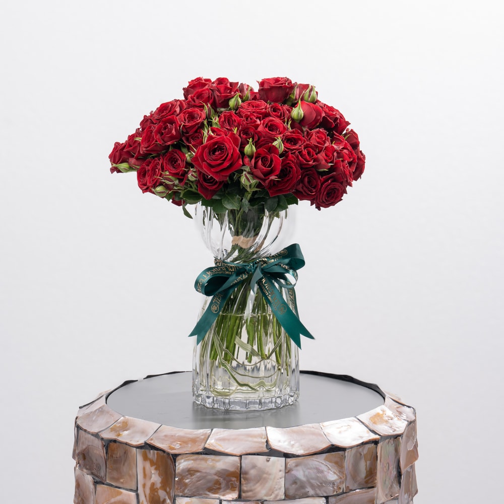 Red Spray Roses in Glass Vase Red Spray Roses in Glass Vase (23 cm)