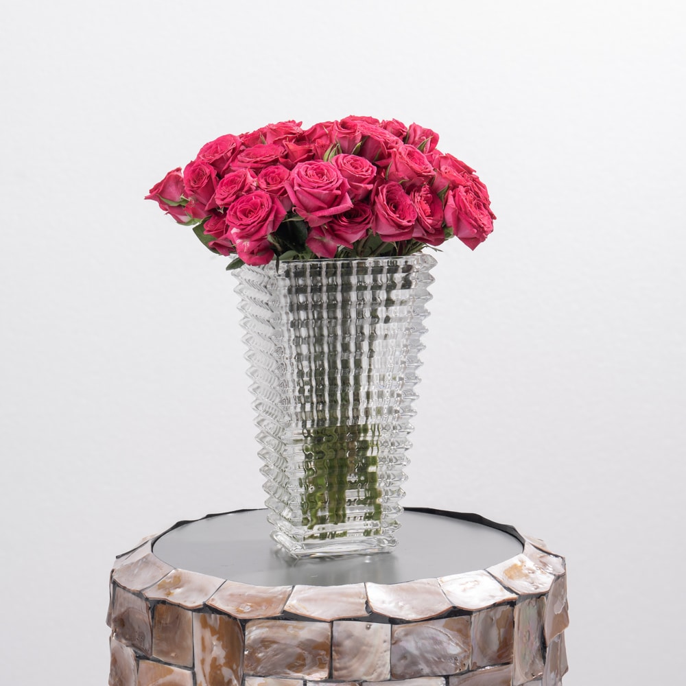 DSC07551 Fuchsia Spray Roses in Glass Vase