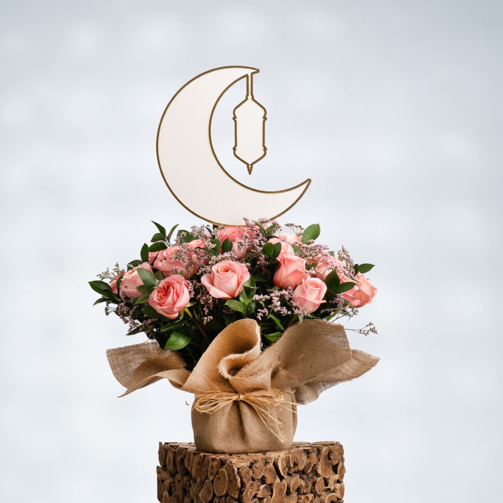 29 Dreamy Garden Roses Under the Crescent Moon with Lantern