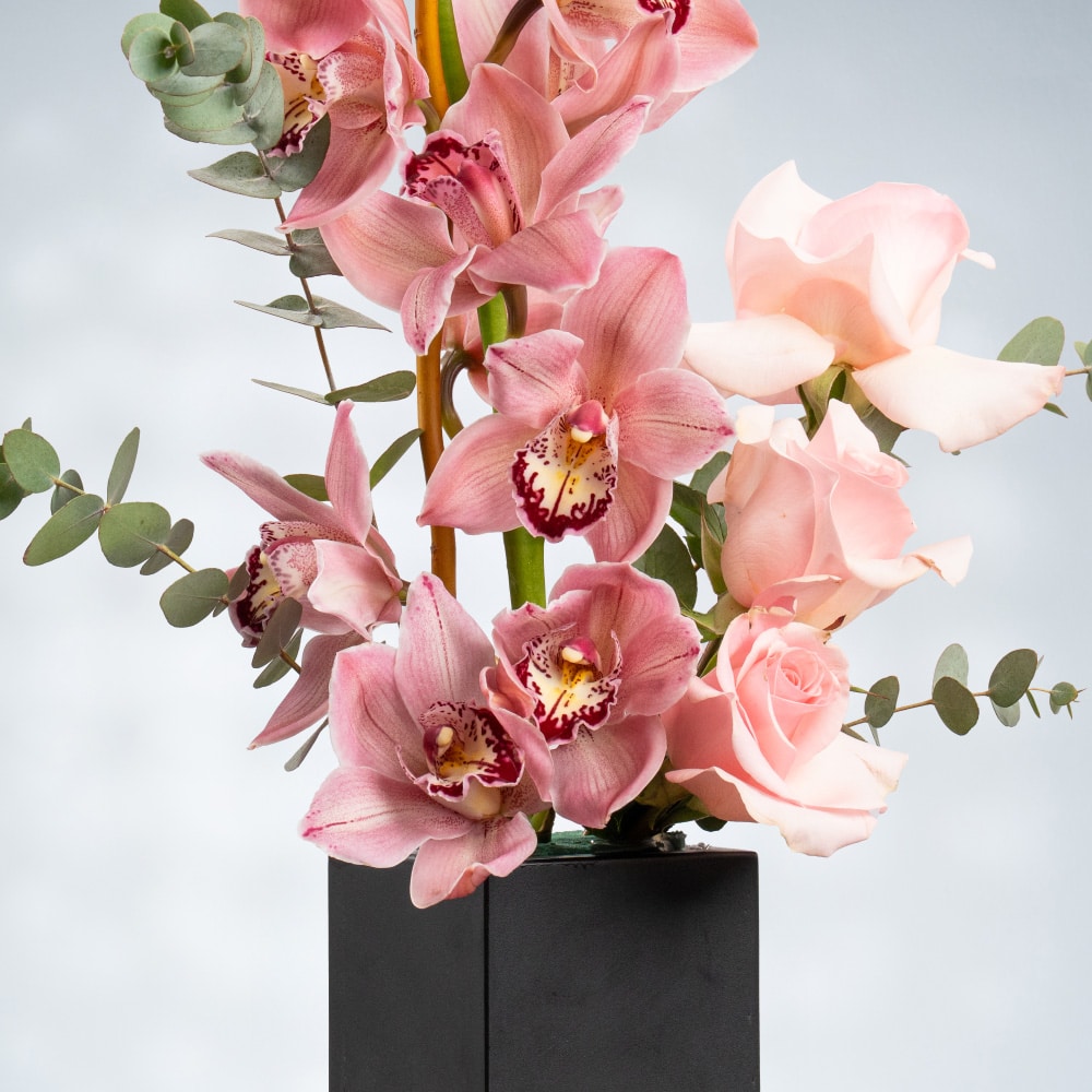 6.2 Rustic Charm with Pink Roses and Cymbidium