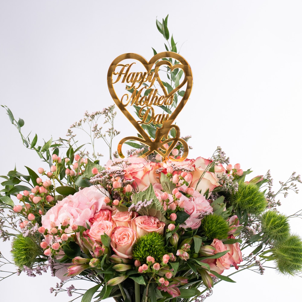 DSC04327 Floral Bliss: Dianthus, Hypericum, and Pink Roses