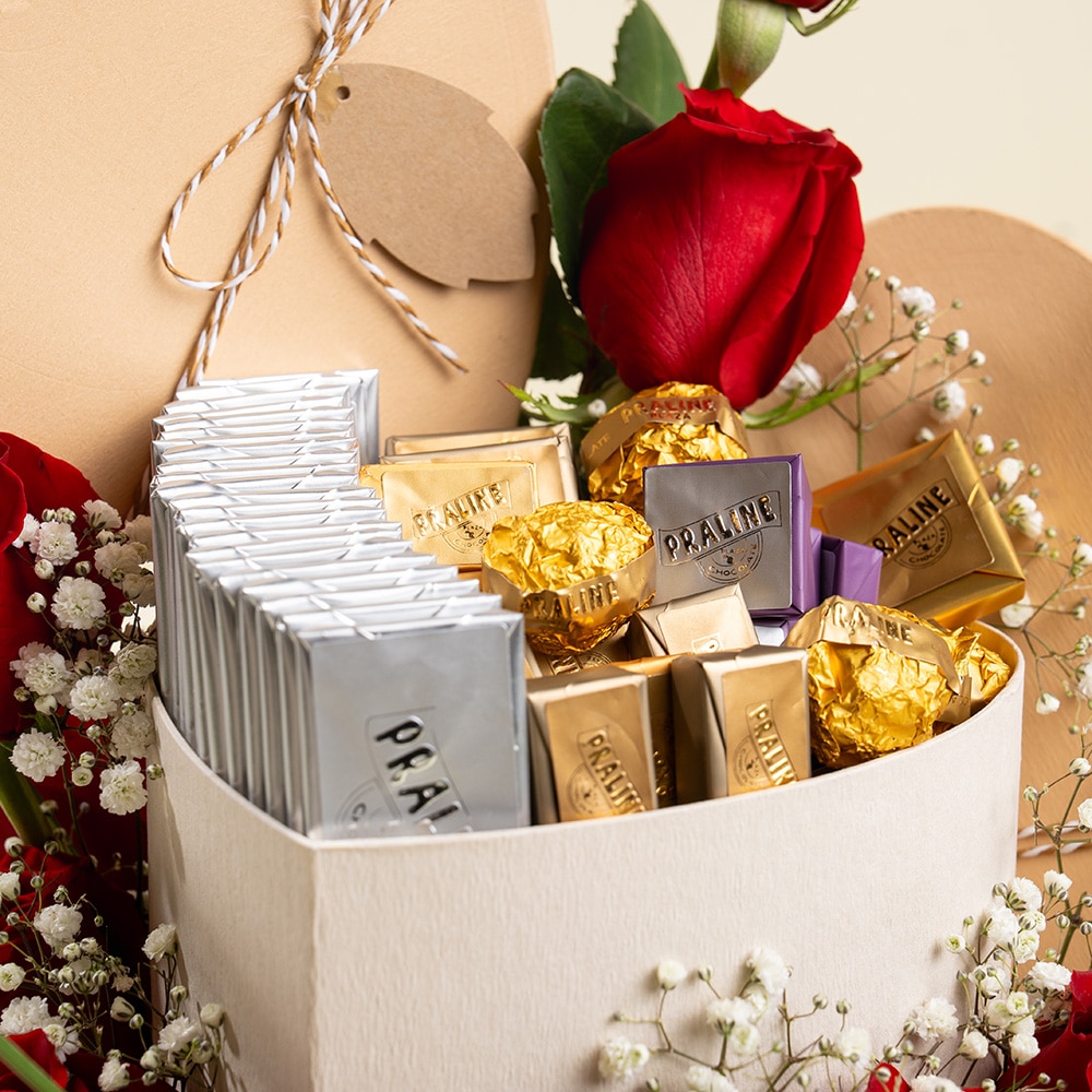 3.2 red-roses-babys-breath-bouquet-1kg-praline-chocolates