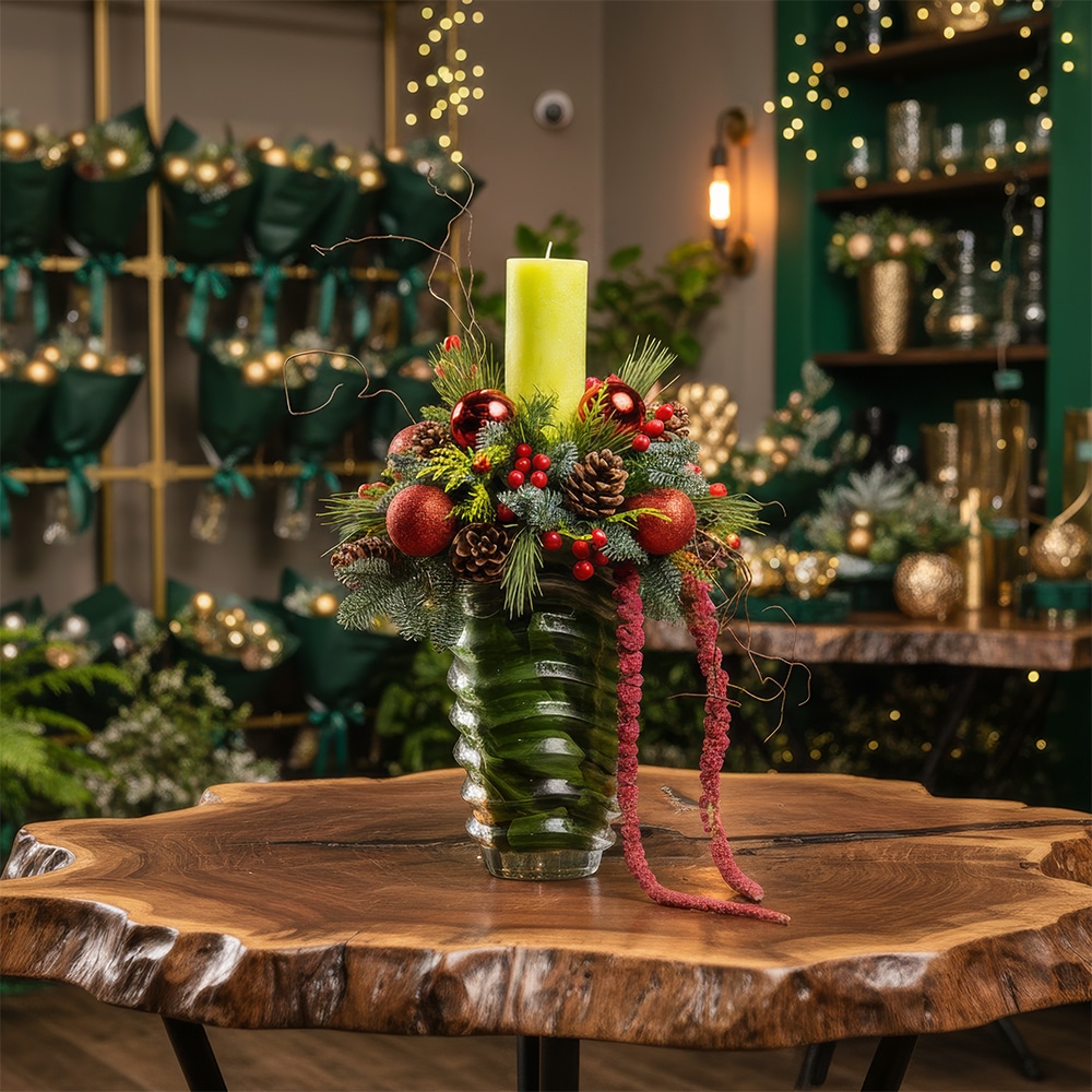 2.3 Christmas Candle Centerpiece in Glass Vase