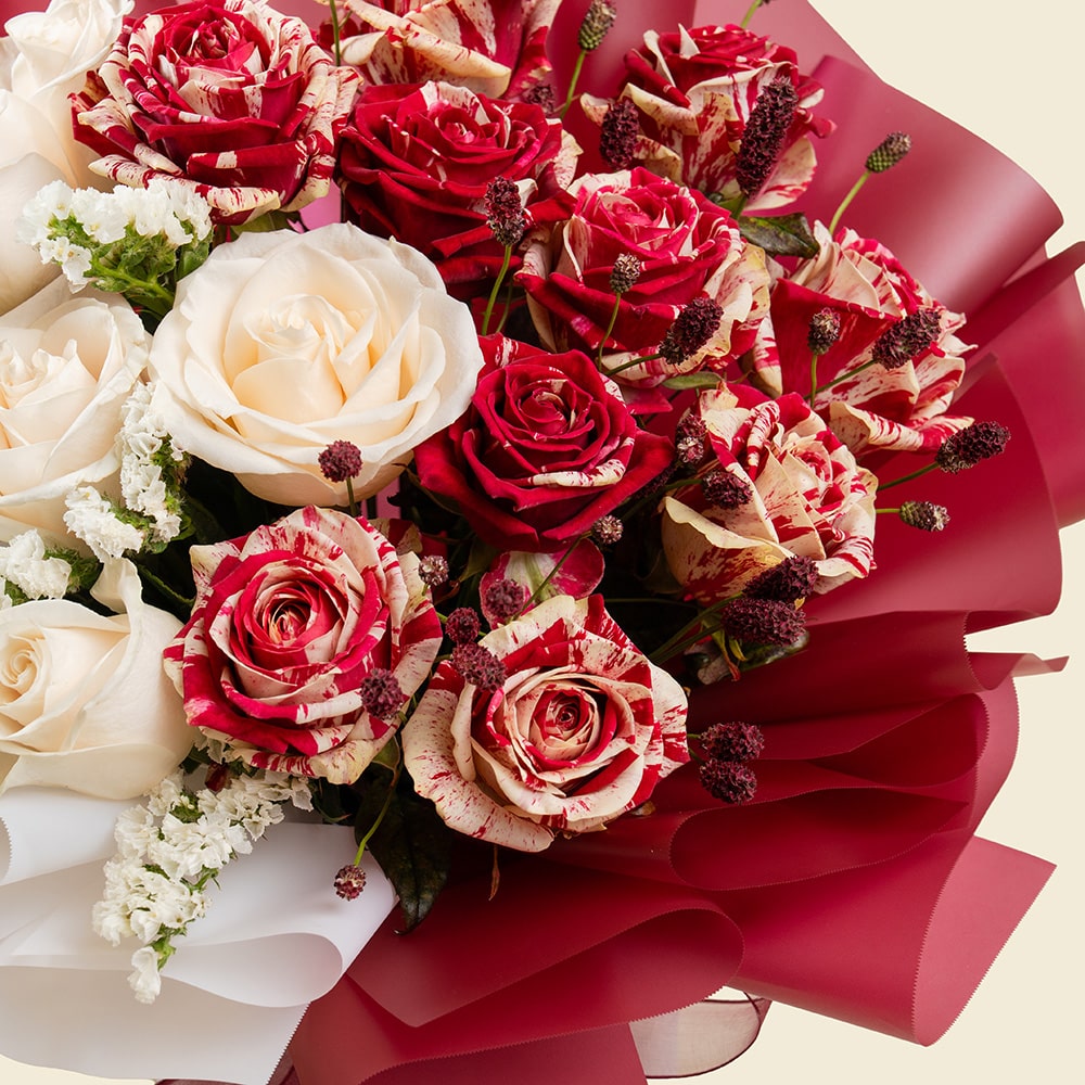 4.2 Qatar Flag Rose Bouquet with White Statice
