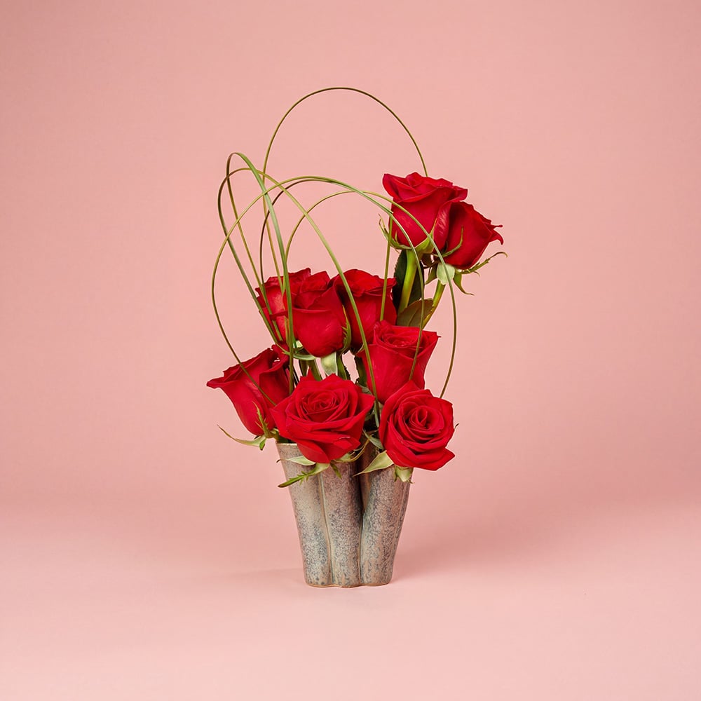 17-1-1.jpg Pot Arrangement with Roses & Steel Grass