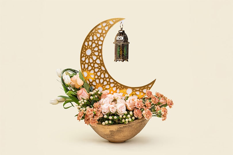 18-2-1.jpg Ramadan Golden Crescent Moon Flower Arrangement with Lantern