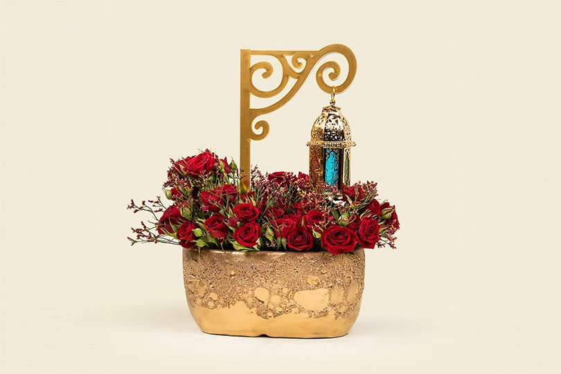 25-2-1.jpg Elegant Floral Rose & Baby Rose Crescent Arrangement with Lantern