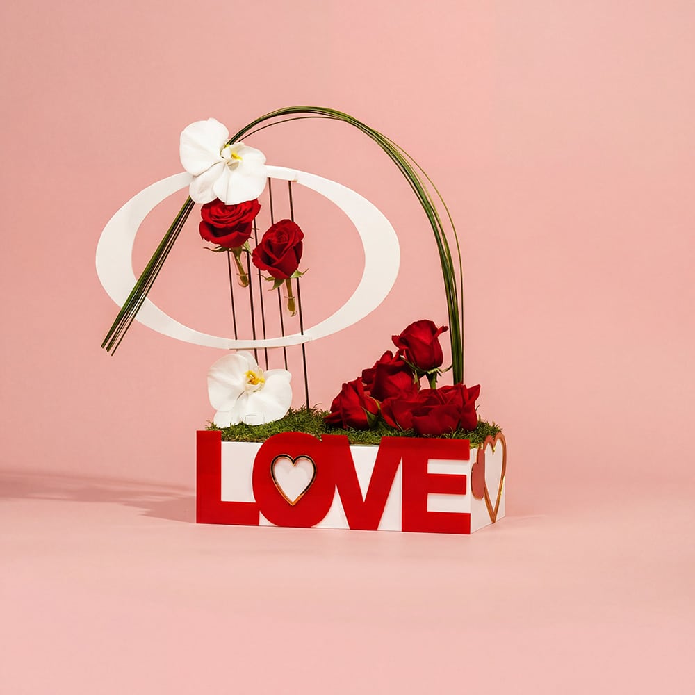 41-1-1.jpg Romantic Salix Frame Box with 8 Roses & Phalaenopsis