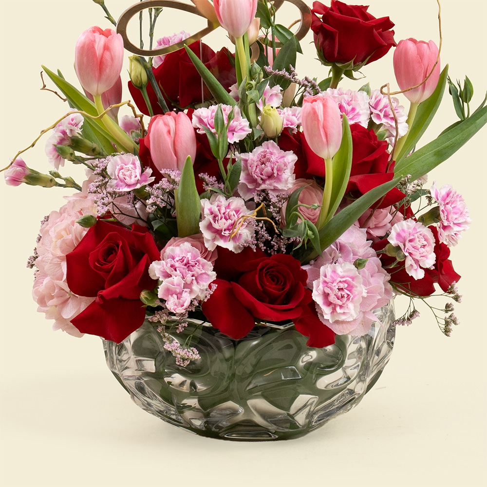 10.1 Mother’s Day Mixed Flowers in Glass Vase with Tag – H25cm